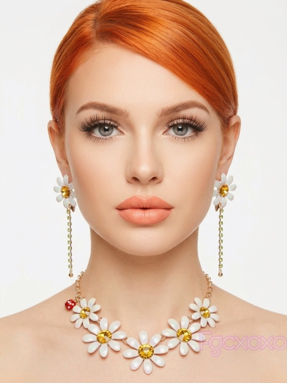 Betsey Johnson White Daisy Necklace and Earrings Set with Gold Accents NWT